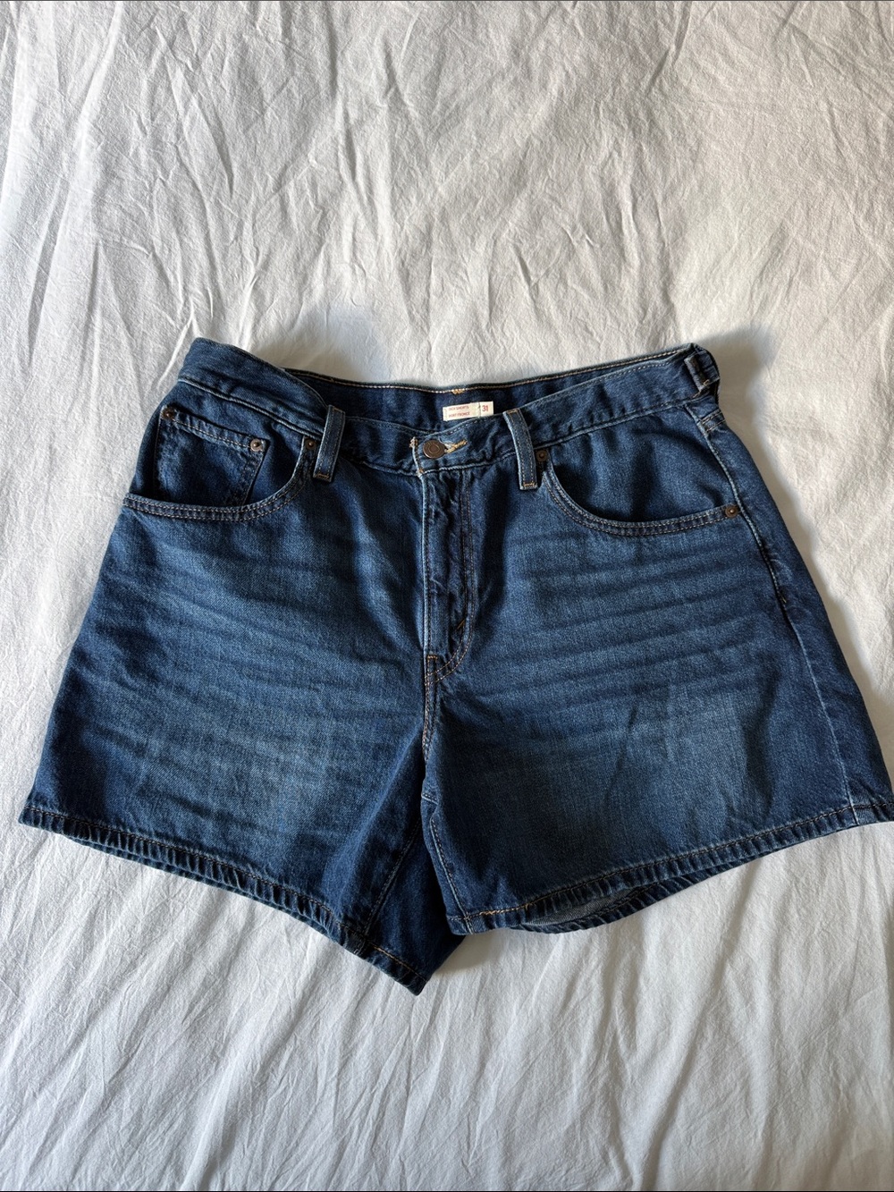 Levi’s cinch waist mid thigh shorts